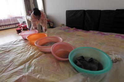 成安楼上漏水，住户失联，小区没物管，业主维权难！律师来支招……